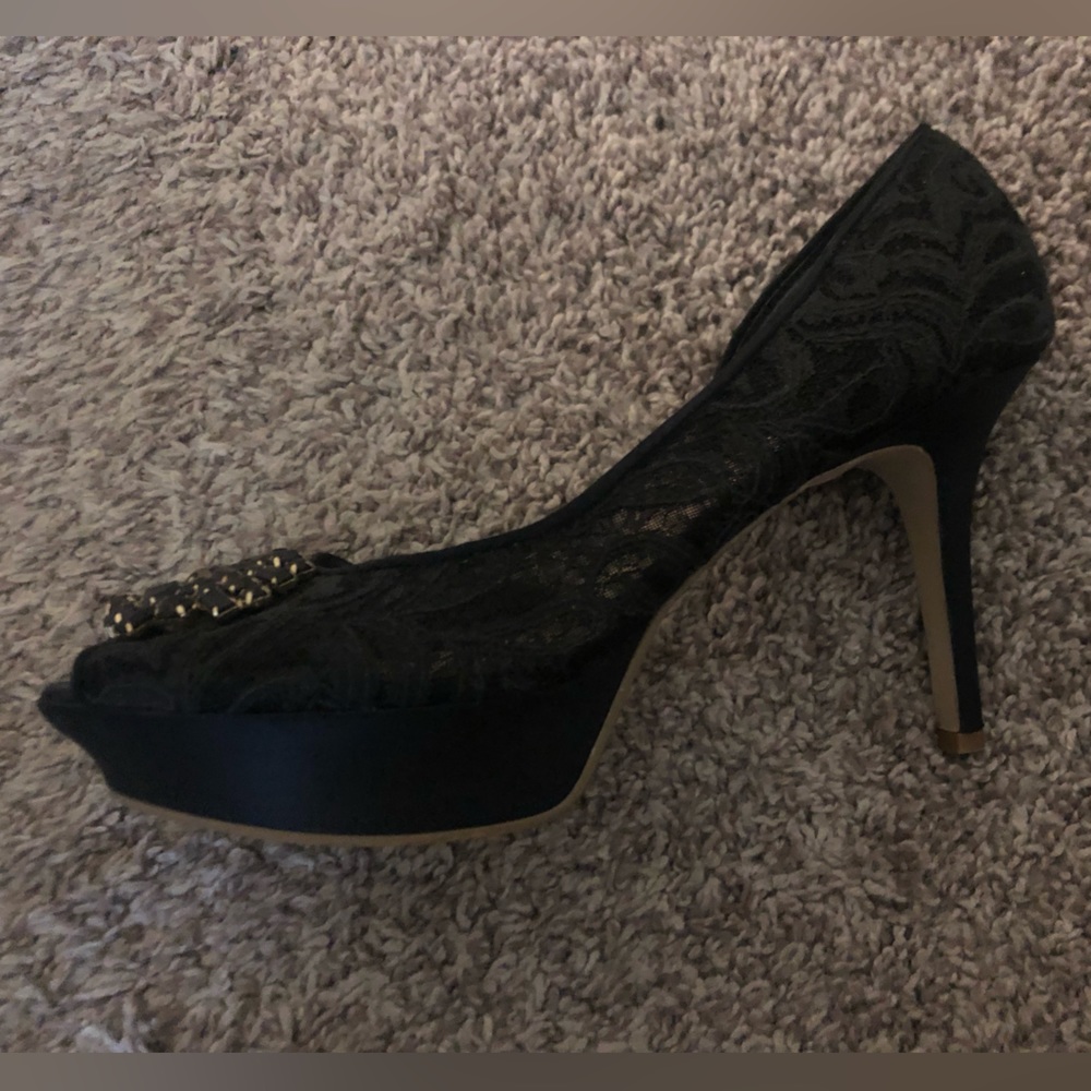 Nine West Sz 9.5 Lace Platform Pump